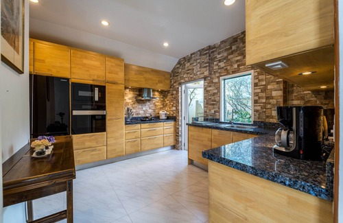 Hua Hin Villa | 3 Bed Pool Villa in Great Location - STV