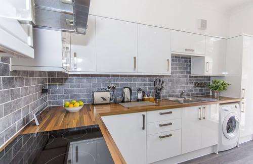 Plymouth Apartamento | 3 Bed- Raleigh by Pureserviced