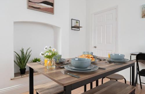 Cleethorpes Casa | 3-Bed Retreat with Free Parking and Long Stay Deals