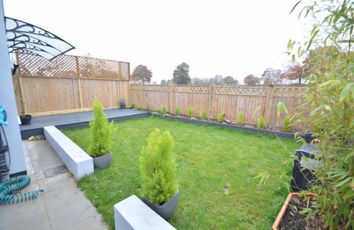 Wickham St Paul Apartamento | 3-bed | Sleeps 5 | 2 Bath | Parking | Contractor