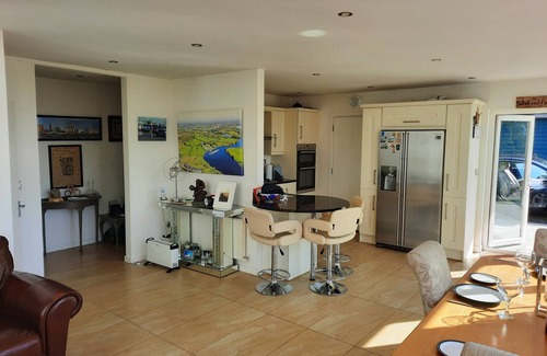 Belturbet Casa | 3 Bed-Sleeps 6-Pets-River View-Hot Tub