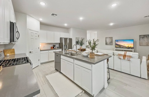 Queen Creek Casa | 3 bed, Sleeps 8. Brand New. Heated Community Pool and Spa!
