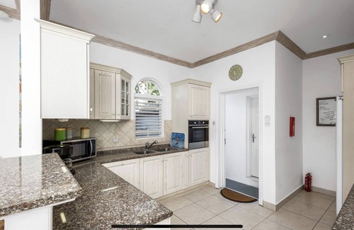 Forest Hills Villa | 3 bed villa 3.5 bathroom Air con Wifi 3 pools Gym Tennis Gated community