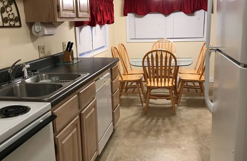 Surfside Beach Cabaña | 3 dormitorios, 2 baños, capacidad para 7 personas - Ocean Lakes Campground- WIFI- Pet Friendly