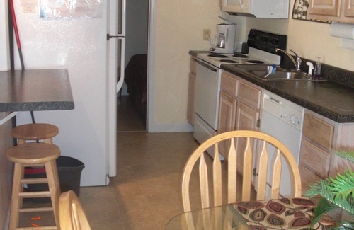 Surfside Beach Cabaña | 3 dormitorios, 2 baños, capacidad para 7 personas - Ocean Lakes Campground- WIFI- Pet Friendly