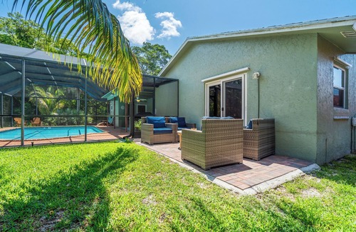 Sandalfoot Cove Casa | 3-bedrm Paradise, pool home centrally located in beautiful Boca Raton, free WiFi