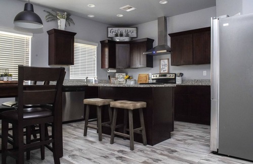 Kingman Casa | 3-BedRm Pool House w/ Coffee Bar & 5 Total Beds