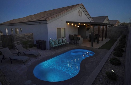Kingman Casa | 3-BedRm Pool House w/ Coffee Bar & 5 Total Beds