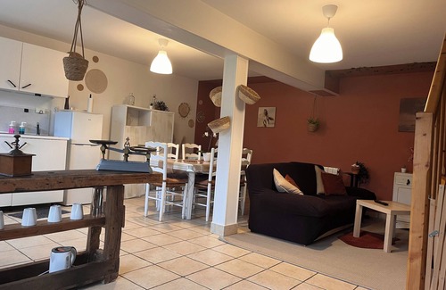 Saint-Julien-de-Chedon Casa | 3-bedroom gîte