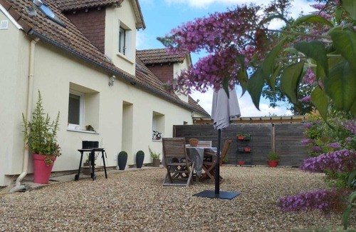 Saint-Julien-de-Chedon Casa | 3-bedroom gîte