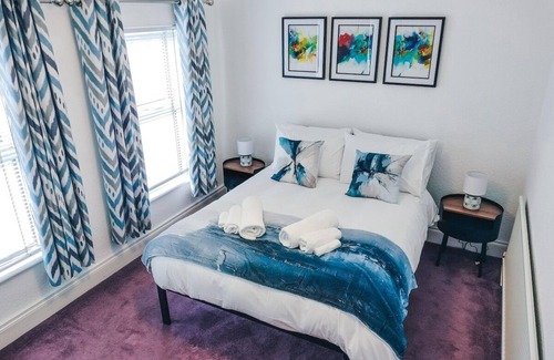 Lisburn Casa | 3 Bedroom House, 16 minutes to Belfast + Parking