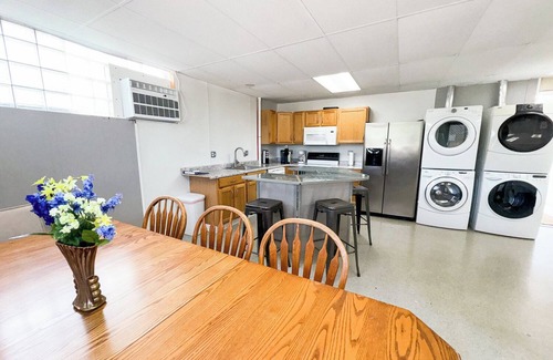 Anchor Bay Harbor Apartamento | 3 bedroom, 1.5 bath Ranch Style Unit, Ground Floor, Sleeps 8, Boat Launch