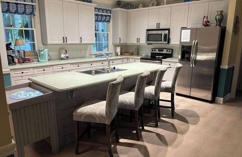 Melrose on the Beach Casa | 3 bedroom/ 2 1/2 bath ranch home, landtrans included, Melrose Pool Open!