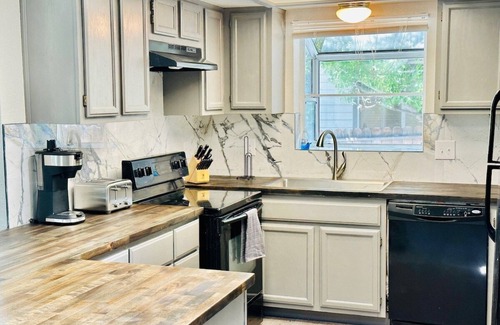 West University Casa | 3-Bedroom/2.5 Bath/4TVs/Sleeps11