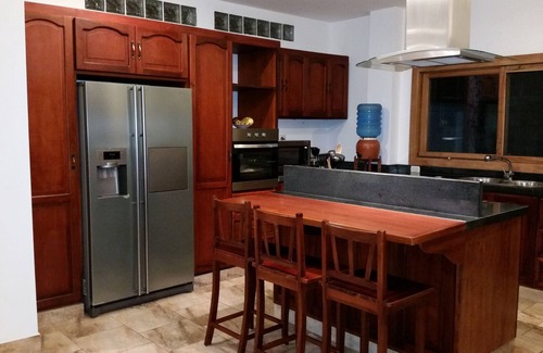 Olon Condominio | 3 dormitorios, 2. 5 baños Beach Condo en la Maginficent Playa de Olon, Ecuador ......
