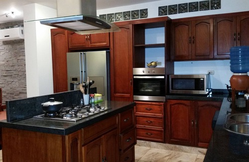 Olon Condominio | 3 dormitorios, 2. 5 baños Beach Condo en la Maginficent Playa de Olon, Ecuador ......