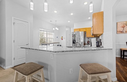 Southwestern Casa | 3-bedroom 2.5-bathroom house in Atlanta w/ Office space and High-Speed Wifi.