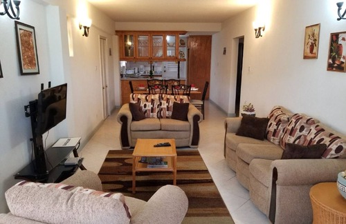 Four Roads Apartamento | Apartamento de 3 dormitorios y 2 baños. Duerme familia de 6. Muy comodo y seguro