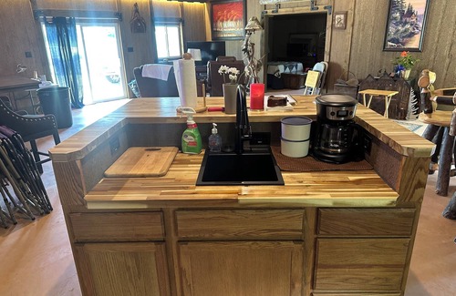 Cushing Casa | 3-bedroom 2 bath Barndominium in Cushing- Country/Western/Music/Pet Friendly