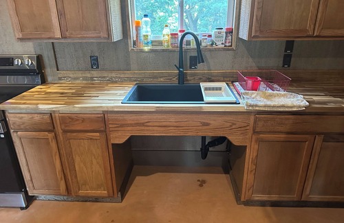Cushing Casa | 3-bedroom 2 bath Barndominium in Cushing- Country/Western/Music/Pet Friendly