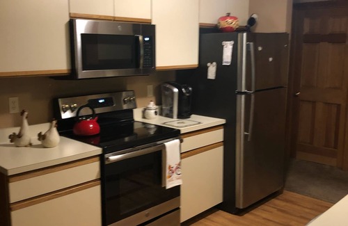 North Conway Condominio | 3 Bedroom 2 bath Condo in N. Conway, In a quiet, family friendly neighborhood.