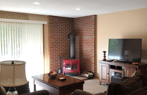 North Conway Condominio | 3 Bedroom 2 bath Condo in N. Conway, In a quiet, family friendly neighborhood.