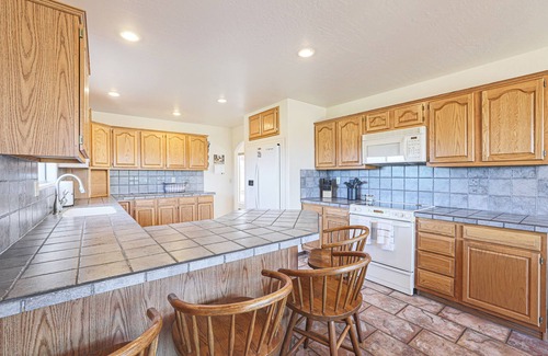 Wickenburg Casa | 3 Bedroom 2 bath home in Wickenburg AZ with horse facilities and pool.