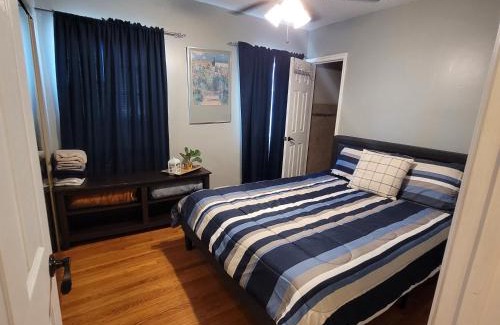 Pico - Robertson Casa | 3 bedroom 2 bath home with Jacuzzi near Beverly Hills, wi-fi, Jacuzzi, Roku, BBQ, giant games family fun