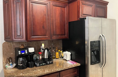 Queens Casa | 3-bedroom 2-bath house in quiet FLUSHING - WiFi, AC, fully furnished + 1 parking