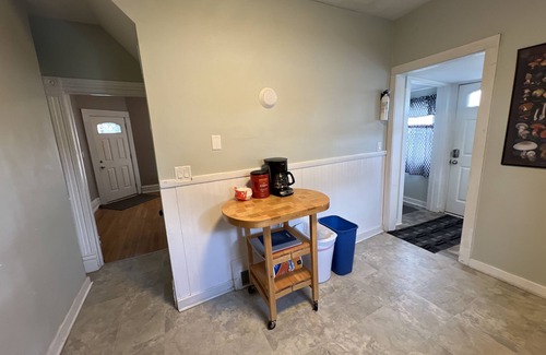 Cedar Rapids - Iowa City Casa | 3 Bedroom, 2 Bath Just 9 Blocks from Downtown!