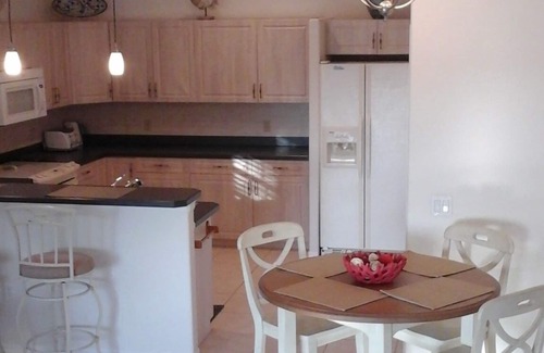 Pebble Beach Condominio | 3 Bedroom, 2 Bath Penthouse Condo, Canal Front, Only 10 Minutes to Gulf Beaches