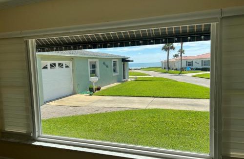 O'byrne Casa | 3 bedroom 2 bath Pet Friendly Ocean View 4 houses from beach