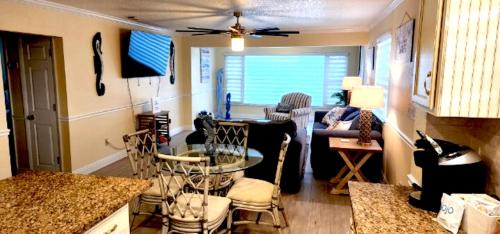 O'byrne Casa | 3 bedroom 2 bath Pet Friendly Ocean View 4 houses from beach