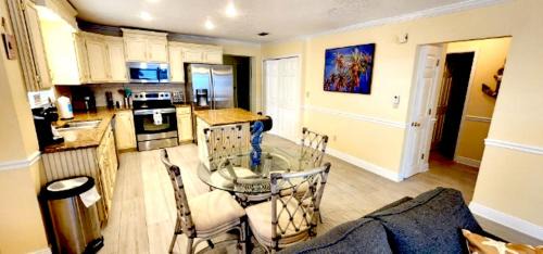 O'byrne Casa | 3 bedroom 2 bath Pet Friendly Ocean View 4 houses from beach