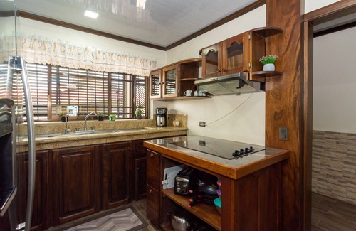 Barrio Pilo Villa | 3 Bedroom & 2 Bath Villa just 3 blocks from Downtown La Fortuna