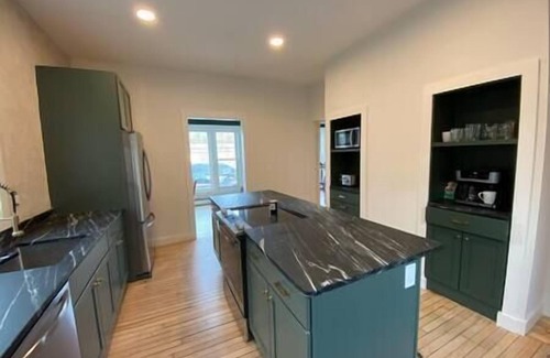 Alton Casa | 3 bedroom , 2 bath with views of the Lake