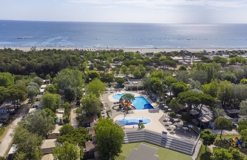 Lido Adriano Casa | 3 bedroom, 2 bathroom mobile home with veranda, terrace, in Punta Marina camping
