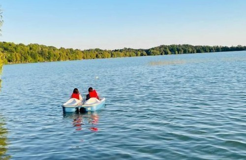 Colborne Casa | 3 bedroom 2 bathroom 1.5 storey cottage on Little Lake