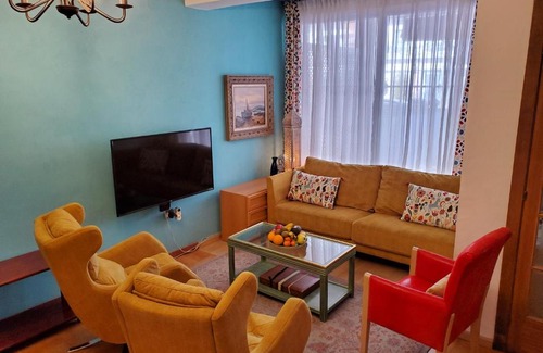 Vilanova I la Geltru Villa | Villa de playa de 3 dormitorios y 3 baños con estacionamiento privado gratuito, aire acondicionado, WiFi rápido y gratuito, espacio de trabajo, lavadoras privadas y jardín y patio privados