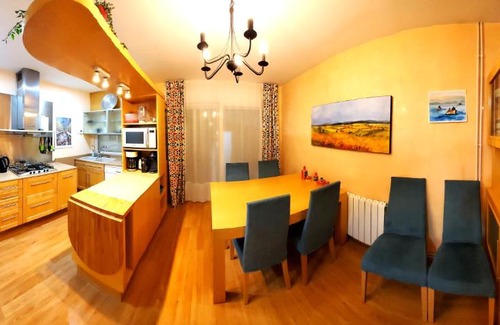 Vilanova I la Geltru Villa | Villa de playa de 3 dormitorios y 3 baños con estacionamiento privado gratuito, aire acondicionado, WiFi rápido y gratuito, espacio de trabajo, lavadoras privadas y jardín y patio privados