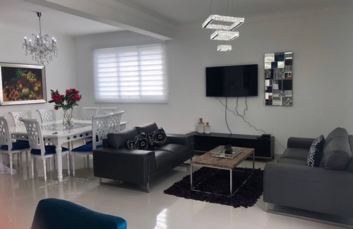 Punal Apartamento | Apartamento de 3 habitaciones con aire acondicionado y wi-fi, a 7 min del aeropuerto de STI