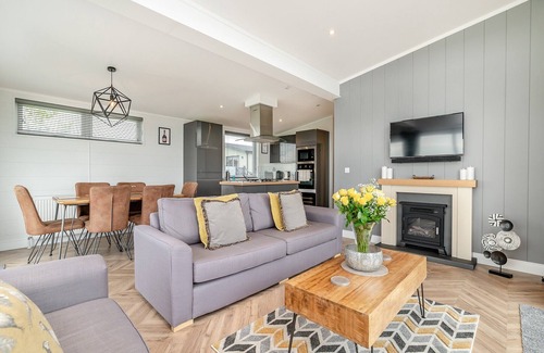 Shepton Mallet Chalet De Esquí | Alojamiento de 3 habitaciones en Midsomer House, East Compton