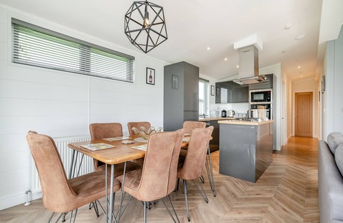 Shepton Mallet Chalet De Esquí | Alojamiento de 3 habitaciones en Midsomer House, East Compton
