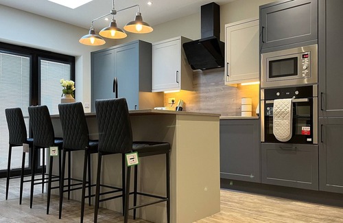 Ault Hucknall Cabaña | 3 bedroom accommodation in Bolsover, near Chesterfield