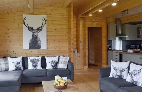 Rhyd-y-foel Cabaña | 3 bedroom accommodation in Dolwen, near Abergele