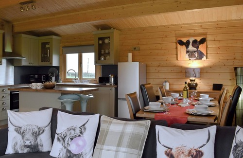 Rhyd-y-foel Cabaña | 3 bedroom accommodation in Dolwen, near Abergele