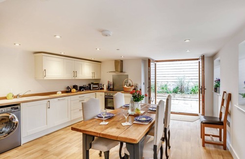 Montgomery Cabaña | 3 bedroom accommodation in Llandyssil, near Montgomery