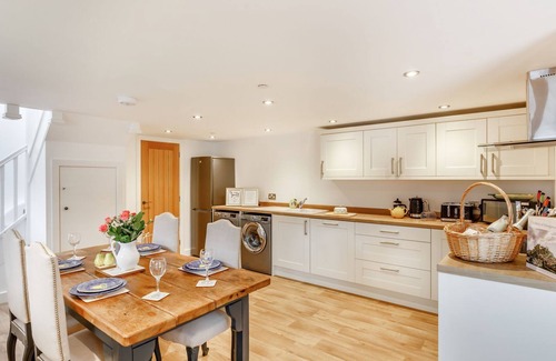 Montgomery Cabaña | 3 bedroom accommodation in Llandyssil, near Montgomery