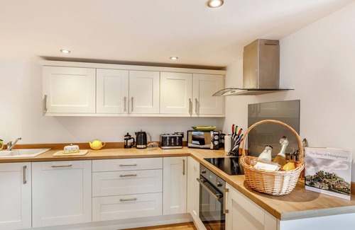 Montgomery Cabaña | 3 bedroom accommodation in Llandyssil, near Montgomery
