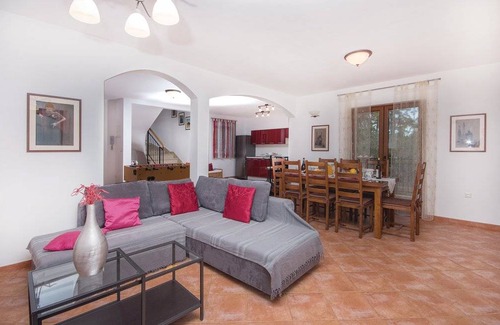 Divsici Casa | 3 bedroom accommodation in Divsici